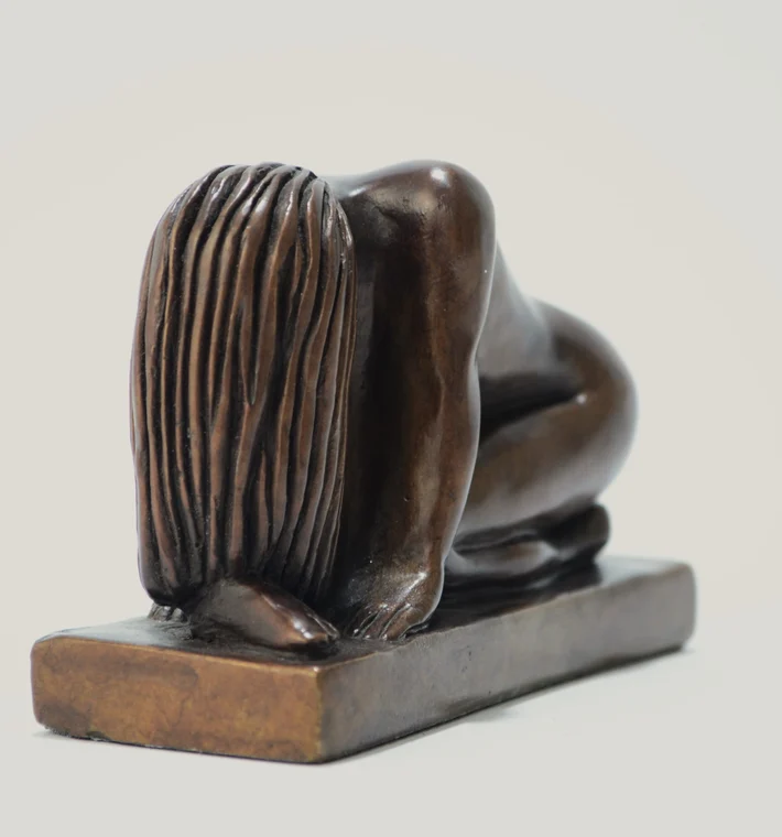 Bronze Weepiong Lady 4